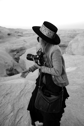 Lilly Red behind the scenes with her camera in Amangiri Utah